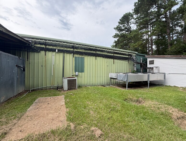More Photos Of 8524 Us Highway 280 E, Ellabell Freestanding For Lease