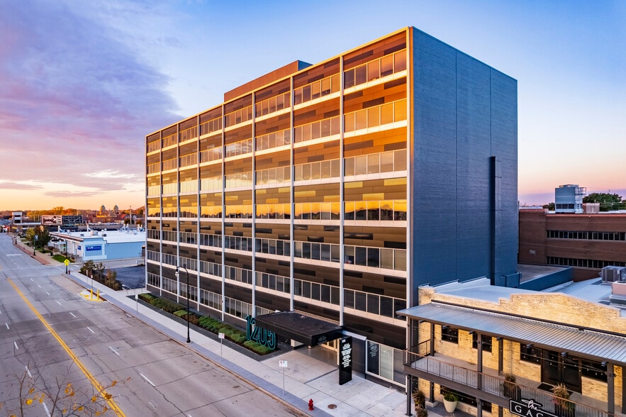 More Photos Of 1205 S 70th St, West Allis Unknown For Lease