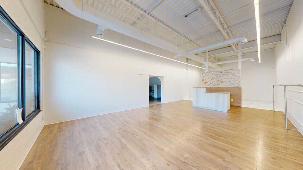 More Photos Of 4810 50 st, Stettler Flex For Lease