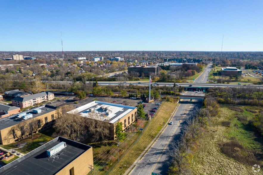 More Photos Of 921 Chatham Ln, Columbus Office For Lease