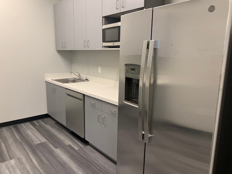 More Photos Of 2300 Camp Creek Pky, College Park Office For Lease