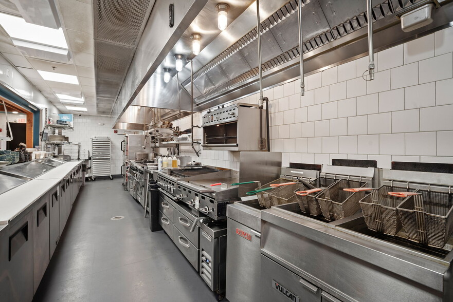 More Photos Of 14 Folly Field Rd, Hilton Head Island Restaurant For Sale
