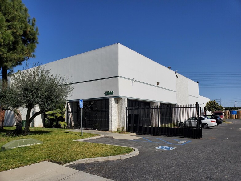 More Photos Of 13942 Orange Ave, Paramount Manufacturing For Sale