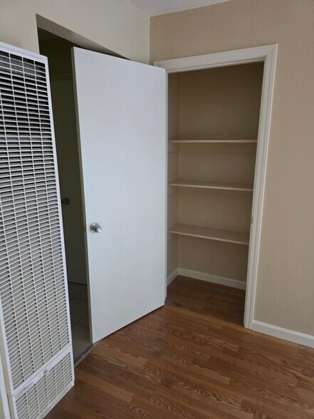 More Photos Of 9716 Mountain Blvd, Oakland Apartments For Sale