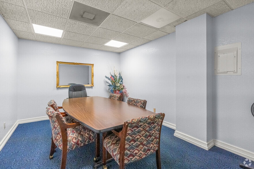 More Photos Of 1615 W Abram St, Arlington Office For Lease