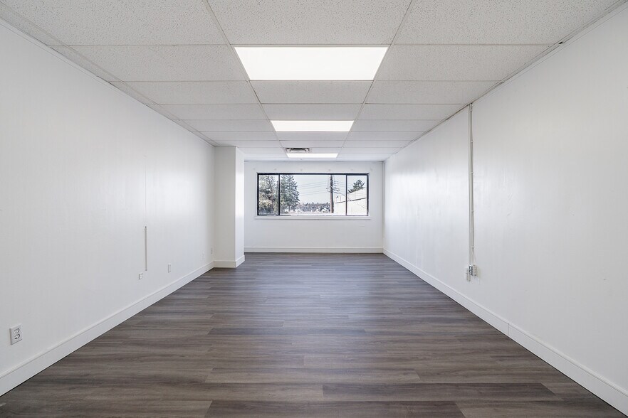 More Photos Of 7123 Curragh Av, Burnaby Light Manufacturing For Lease