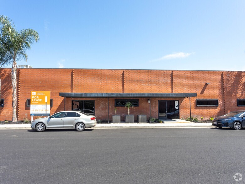 More Photos Of 4209 Vanowen Pl, Burbank Warehouse For Lease