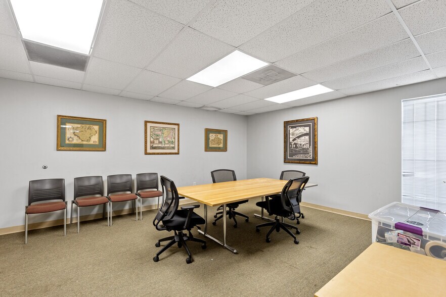 More Photos Of 3606 Asset St, Garland Light Manufacturing For Sale