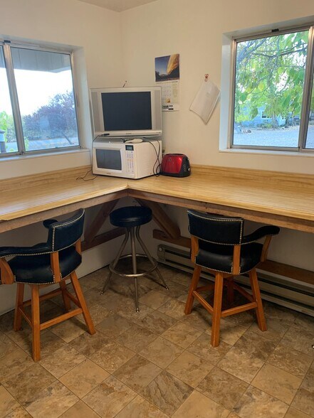 More Photos Of 62271 CA-299, Cedarville Hotel For Sale