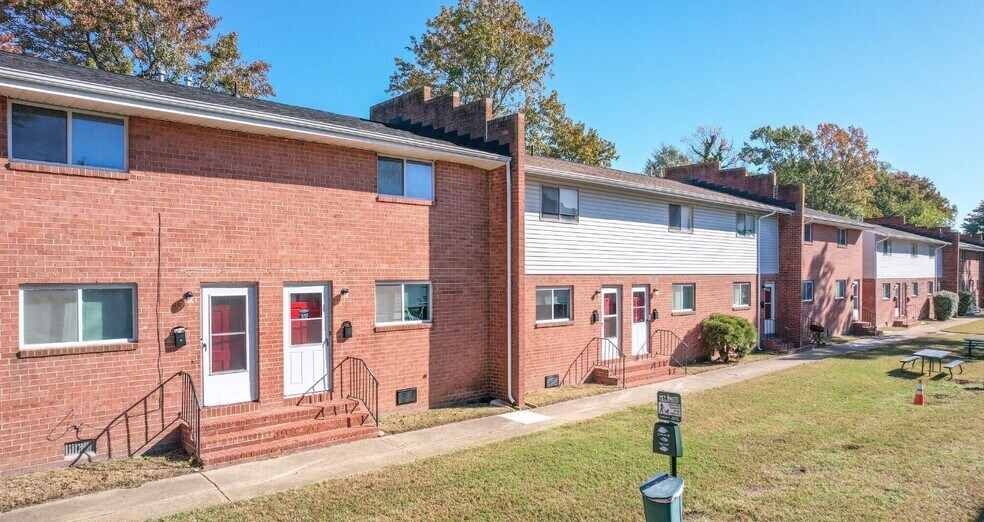 More Photos Of 1625 W Pembroke Ave, Hampton Apartments For Sale