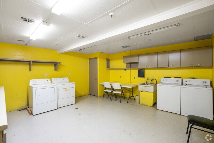 More Photos Of 1415 W Washington St, Brownsville Healthcare For Sale