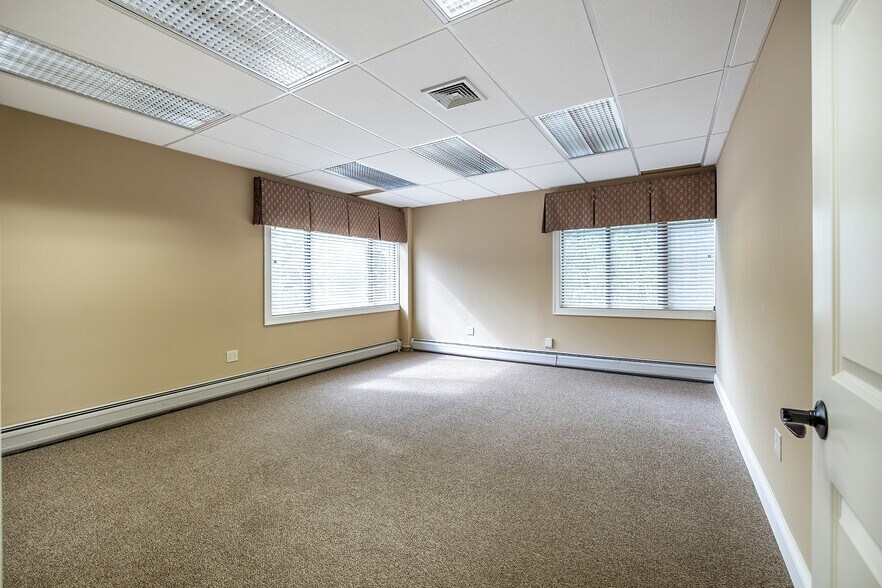 More Photos Of 9 Old Sugar Hollow Rd, Danbury Office For Sale