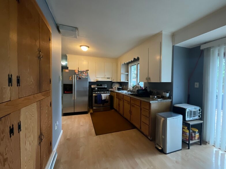 More Photos Of 42 Stockbridge Rd, West Stockbridge Hotel For Sale