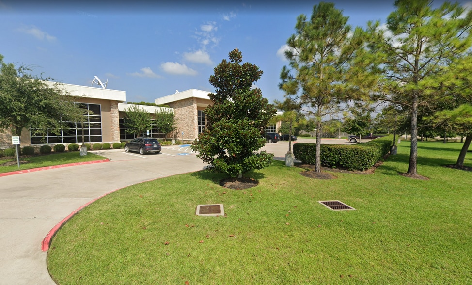 More Photos Of 2000 W Parkwood Ave, Friendswood Office Residential For Lease