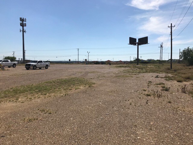 More Photos Of 5215 S Zapata Hwy, Laredo Warehouse For Sale