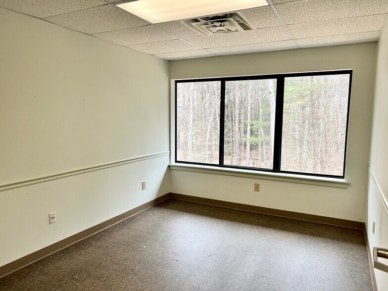 More Photos Of 1085 Route 4 E, Rutland Office For Lease