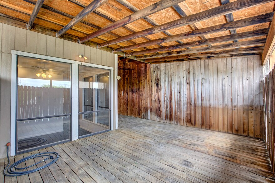 More Photos Of 1213 Washington St, Commerce Storefront Retail Office For Sale