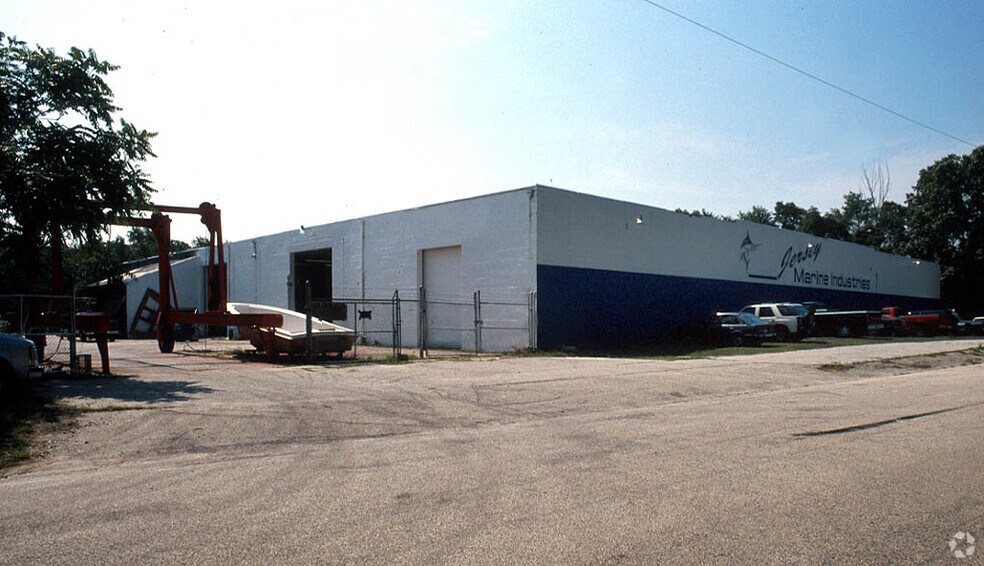 More Photos Of 110 Cushman Ave, West Berlin Showroom For Lease