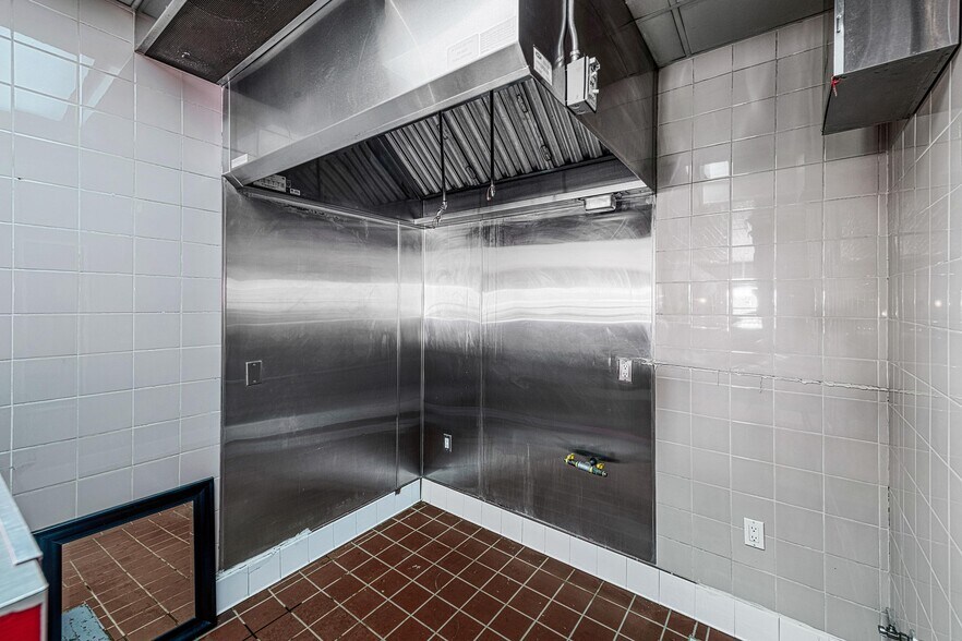 More Photos Of 369 N Palm Canyon Dr, Palm Springs Restaurant For Sale