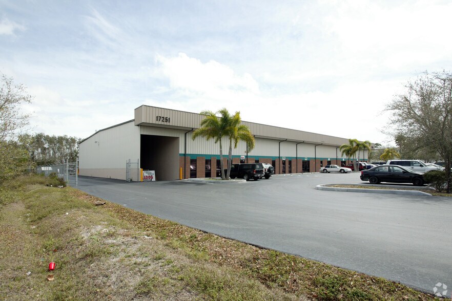 More Photos Of 17251 Alico Center Rd, Fort Myers Showroom For Lease