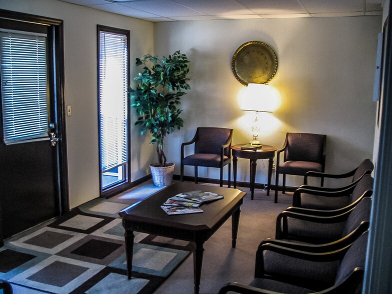 More Photos Of 3025 University Ave, Columbus Office For Lease