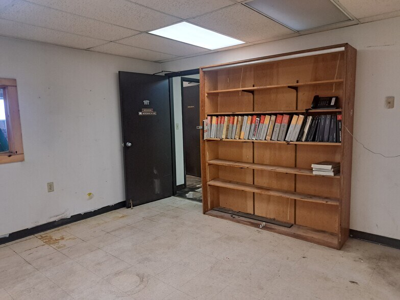 More Photos Of 4602 N US Highway 63, West Plains Flex For Sale