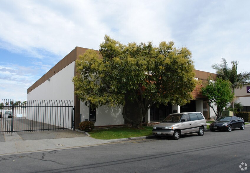 More Photos Of 18342-18352 Enterprise Ln, Huntington Beach Warehouse For Lease