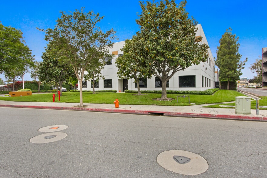 More Photos Of 744 N Eckhoff St, Orange Office For Lease