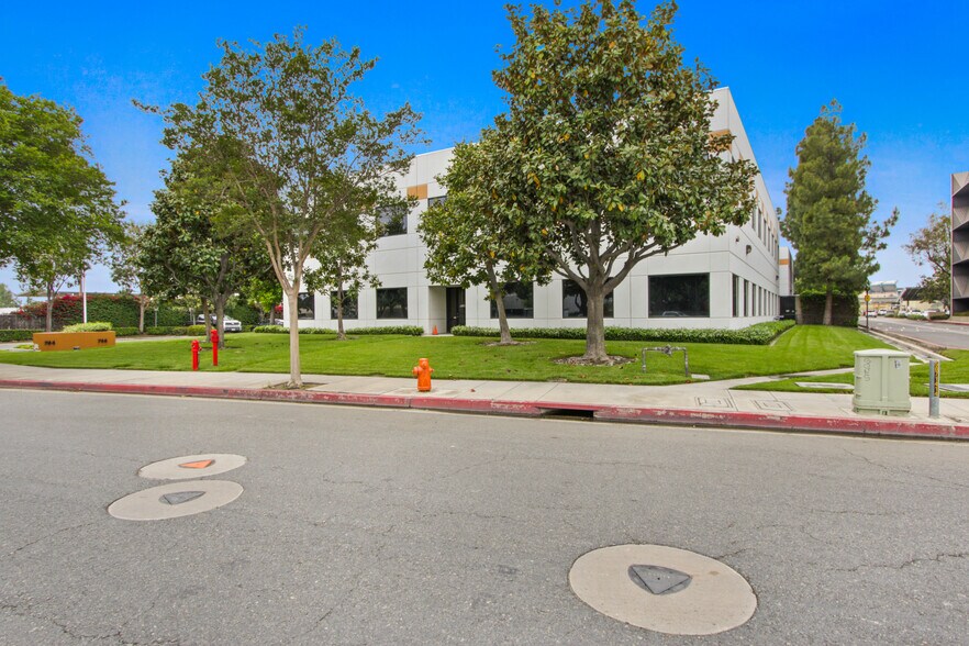 More Photos Of 744 N Eckhoff St, Orange Office For Sale