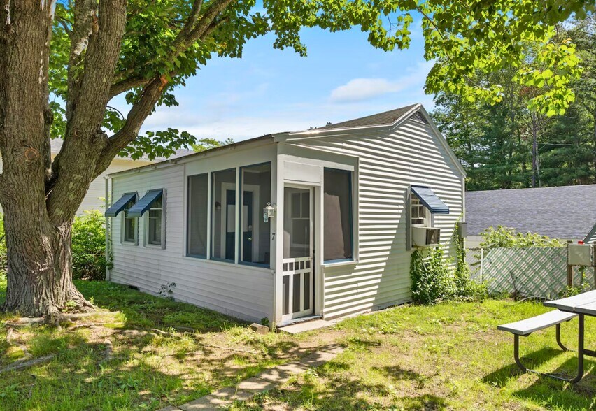 More Photos Of 773 Post Rd, Wells Hotel For Sale