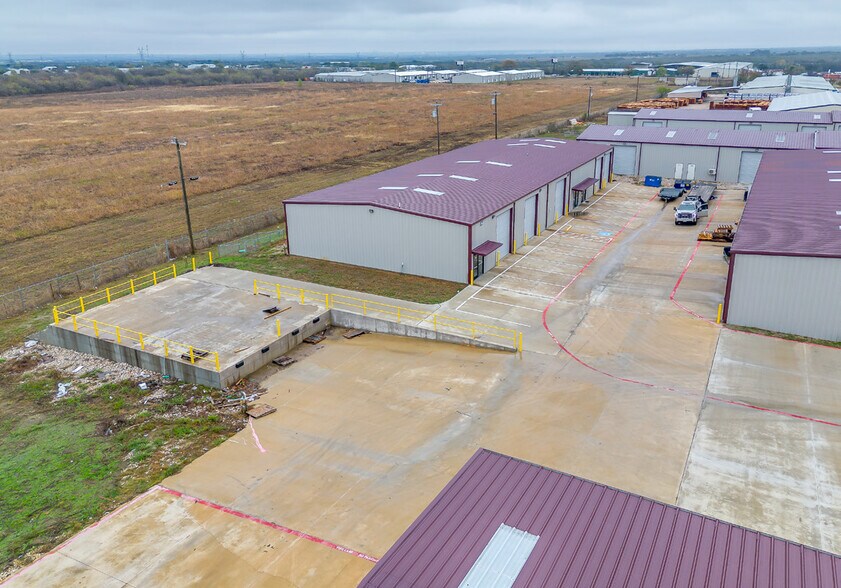More Photos Of 4525-4529 JD Mouser Pky, Alvarado Warehouse For Lease