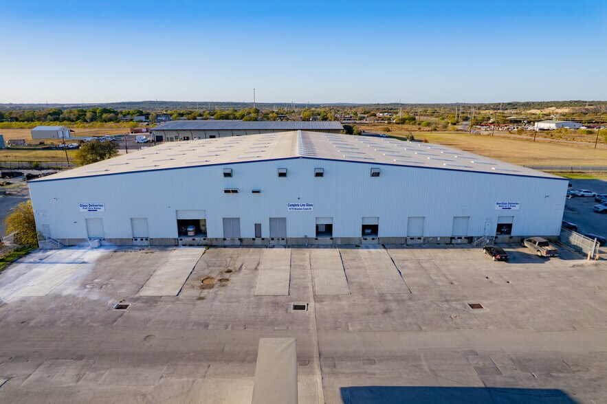 More Photos Of 8175 Bracken Creek Dr, San Antonio Distribution For Lease