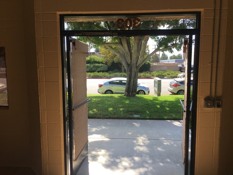 More Photos Of 28130 Avenue Crocker, Valencia Service For Lease