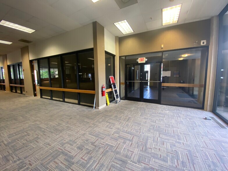 More Photos Of 400 W Tuscarawas St, Canton Office For Sale