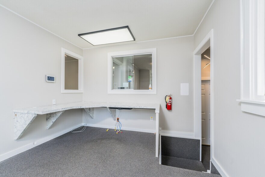 More Photos Of 1607 Chester Blvd, Richmond Office For Sale