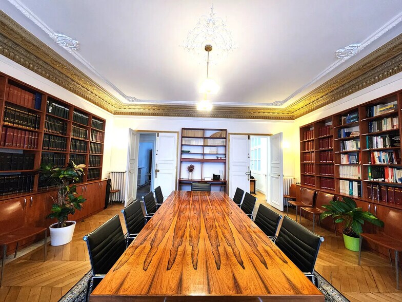 More Photos Of 90 Rue D'Amsterdam, Paris Office For Sale