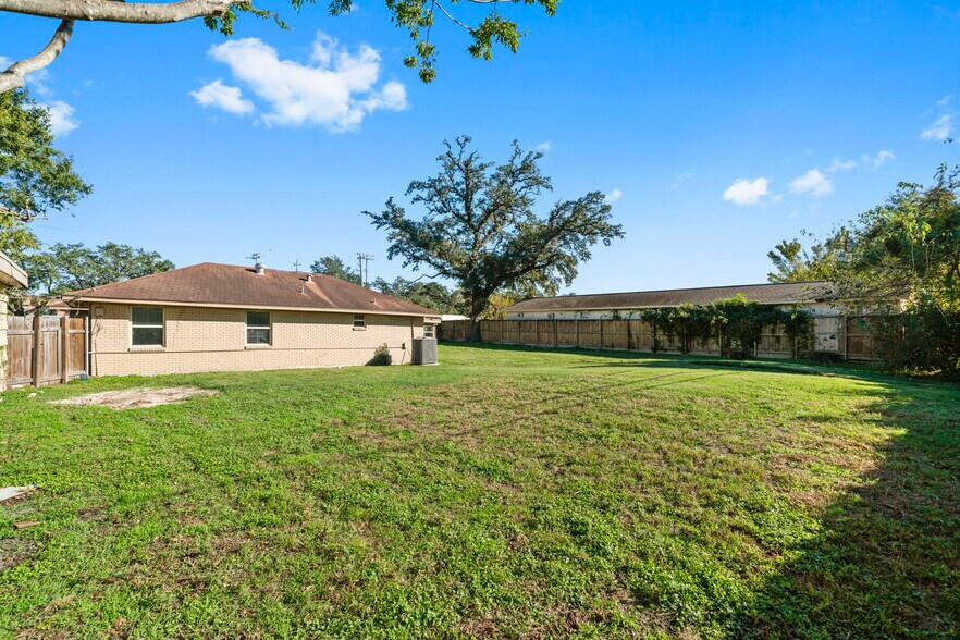 More Photos Of 1723 Campbell Rd, Houston Office Residential For Lease