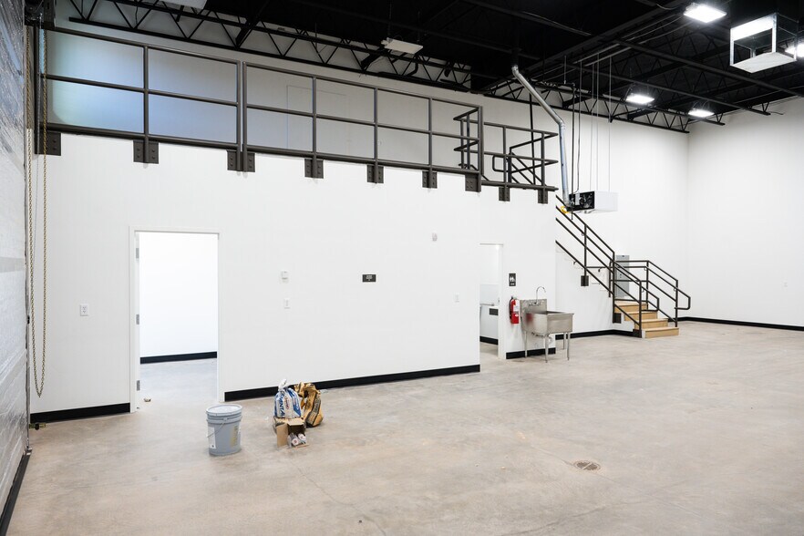 More Photos Of 164 Old Highway 91 hwy, Hurricane Warehouse For Lease