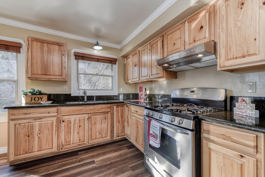 More Photos Of 21335 Consolation Rd, Volcano Storefront Retail Office For Sale