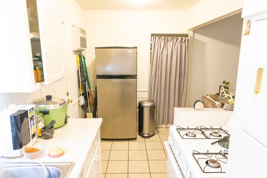 More Photos Of 2569 N Lincoln St, Burbank Multifamily For Sale