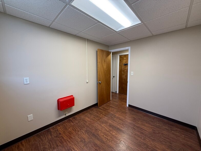 More Photos Of 121 Lincoln St, Worcester Healthcare For Lease