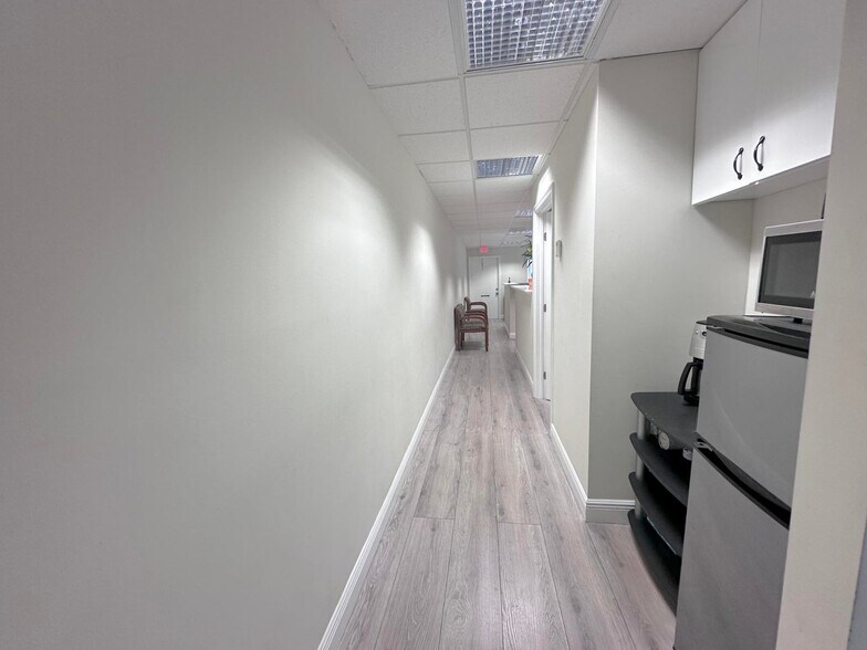 More Photos Of 1897 Palm Beach Lakes Blvd, West Palm Beach Medical For Sale