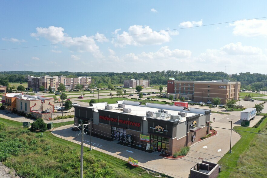 More Photos Of 746 Coral Ridge Ave, Coralville General Retail For Sale