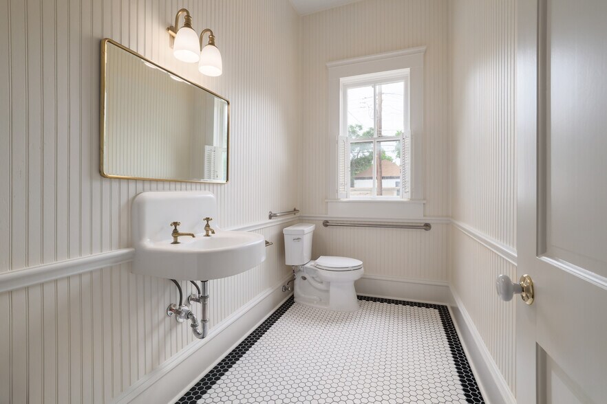 More Photos Of 602 W 13th St, Austin Office For Lease