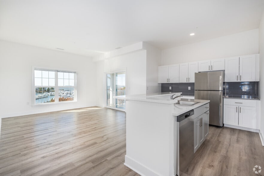 More Photos Of 214 Pier 1 Rd, Stevensville Apartments For Sale