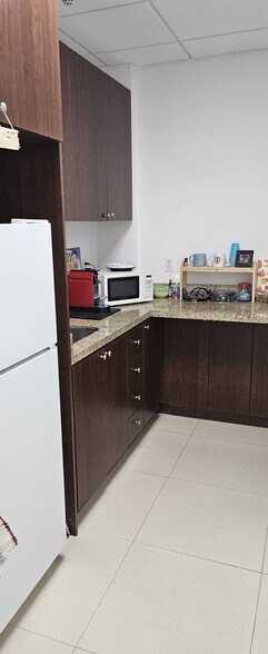 More Photos Of 3850 Bird Rd, Miami Office For Sale