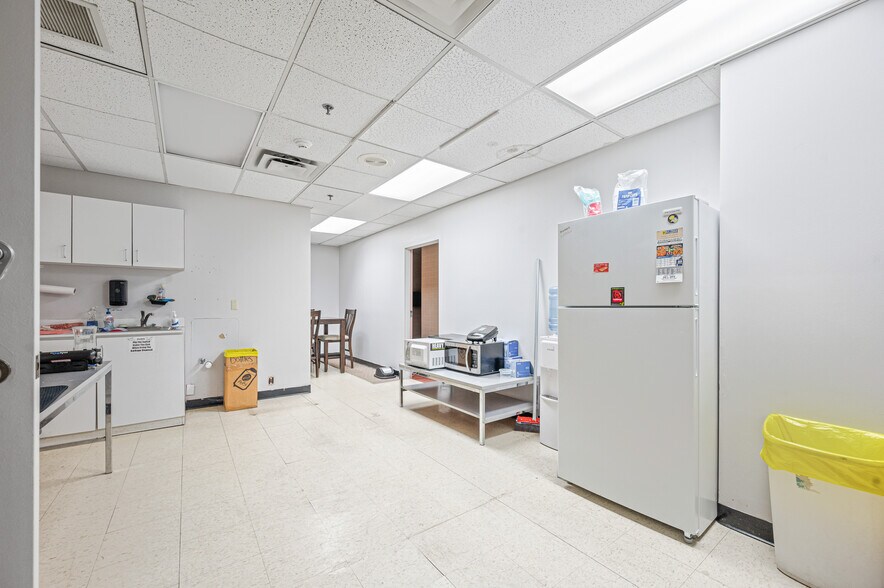 More Photos Of 1550 N Mitchell St, Cadillac General Retail For Lease