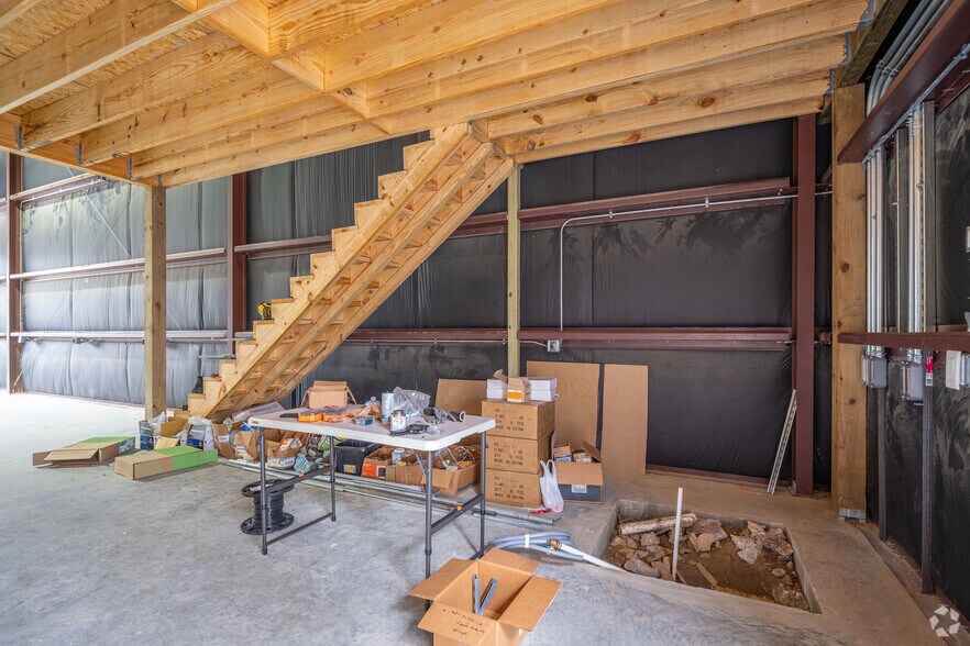 More Photos Of 17214 Huffmeister Rd, Cypress Showroom For Sale