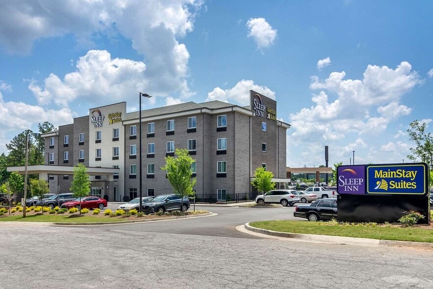 Primary Photo Of 3 Amlajack Blvd, Newnan Hotel For Sale