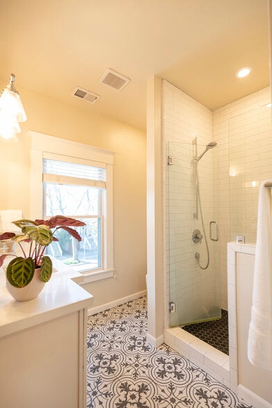 More Photos Of 2409 I St, Sacramento Apartments For Sale